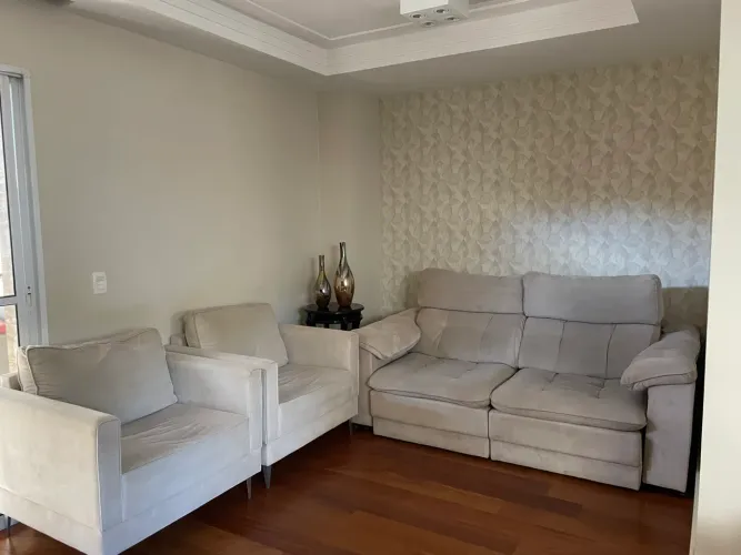 Vendo 1 sofá e 2 poltronas em bom estado!
