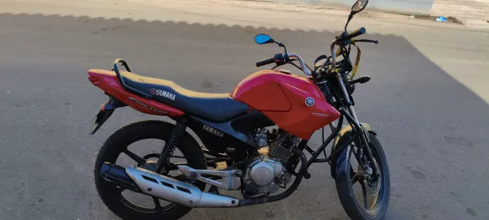 Vendo YBR urgente feita a revisão e a parte de cima do motor recentemente
