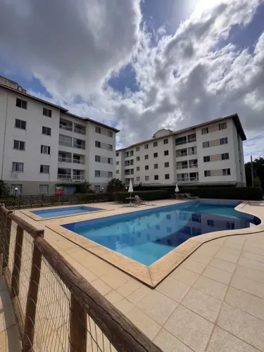 ABRANTES apartamento 2/4, suíte, varanda, armários, condomínio com completo lazer