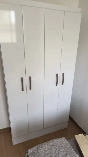 Armário multiuso 4 portas