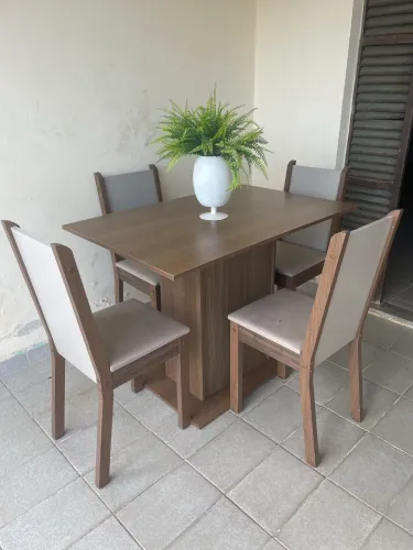 Mesa MDF c 4 cadeiras