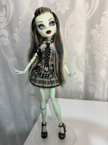 Frankie Stein Básica G1 w2 Monster High