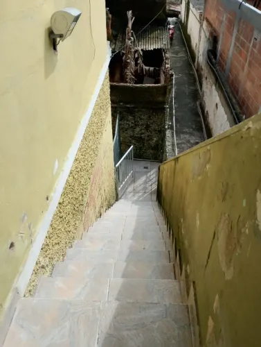 vendo 2 casas , as duas com 2 quartos