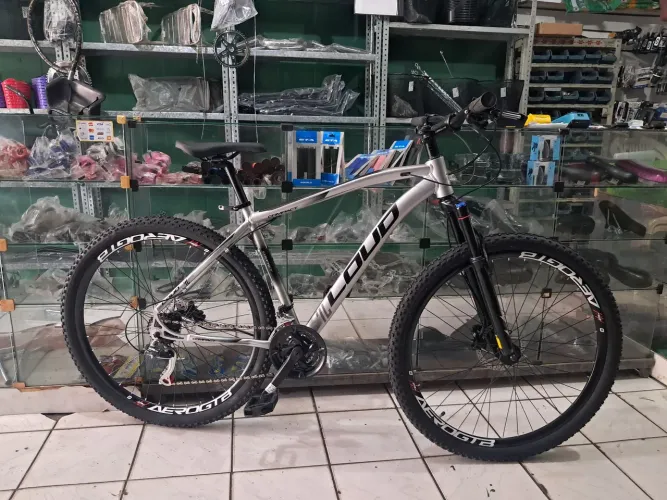 BICICLETA ARO 29 LOUD COM FREIO HIDRÁULICO A ÓLEO COM MARCHA SHIMANO EM 1OX SEM JUROS 