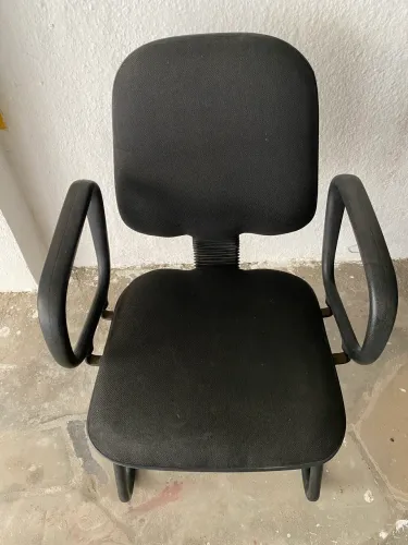 Cadeira fica com braço