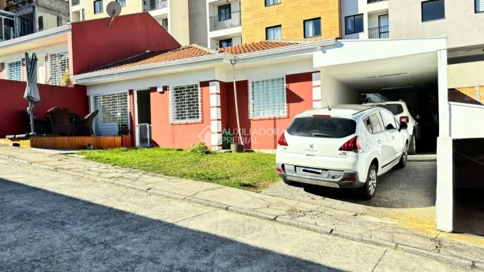 CASA EM CONDOMÍNIO MOBILIADA À VENDA NO JARDIM AMÉLIA, PINHAIS