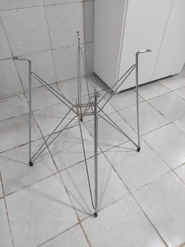 Vendo Mesa já Desmontada Eames Eiffel - Base Metal Cromado - Redonda
