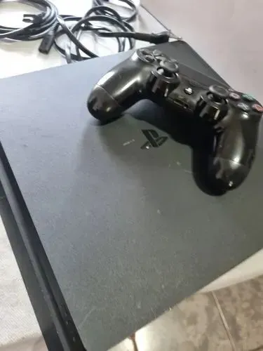 PS4 Slim 1TB - Usado - Kit Completo com 2 Controles + 2 Jogos + Headseat