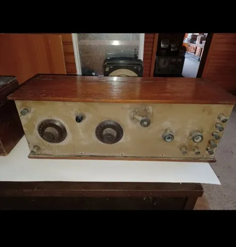 Antiquíssimo rádio regenerativo muito raro peça de museu.