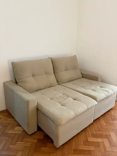 Sofá retrátil 2 lugares marca Tok Stok