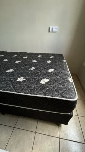 Vende-se: Cama BOX de casal 