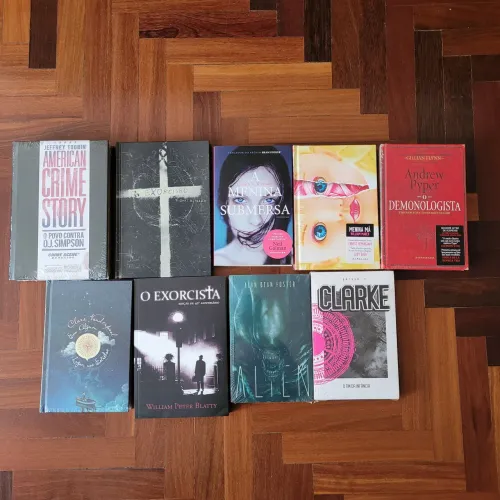 Pack com 9 livros. Darksidebooks entre outros.
