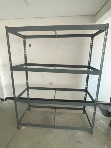 Estante para estoque em aço