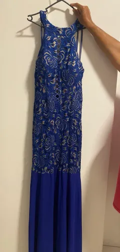 Vestido de Festa Azul Royal (Renda e Fluidez)