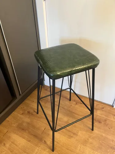 Banqueta bistrô de couro Tok&Stok