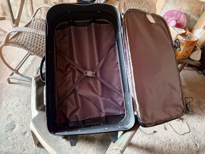 Mala média de viagem (Retirada no parque Santa Rosa)