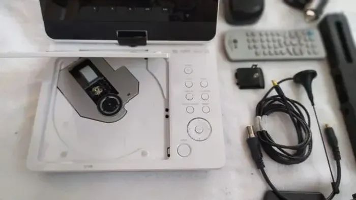 DVD portátil com tv LG Usado