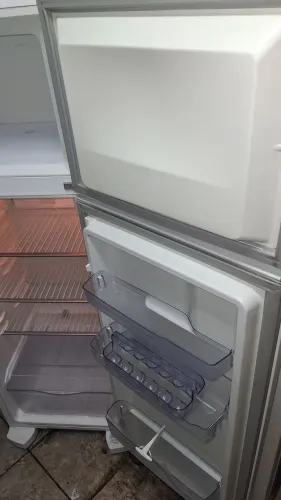 Vendemos essa geladeira elextrolux DC35A com 90 dias de garantia