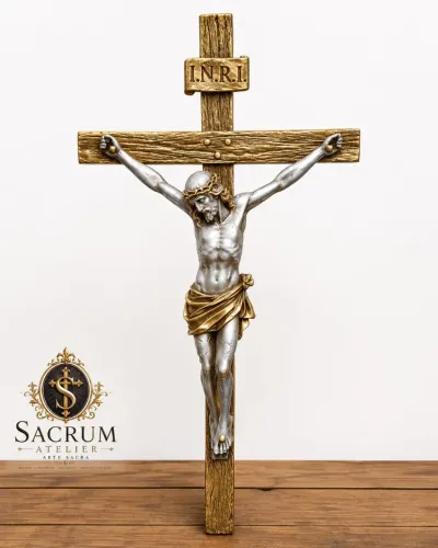 Crucifixo de parede em resina dourado e prata