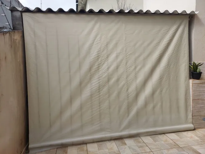 Toldo retrátil seminovo 2,30m x 3,05m