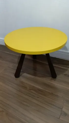 Mesa de centro amarela