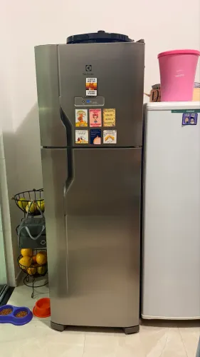 Geladeira Frost Free Electrolux 374 litros inox