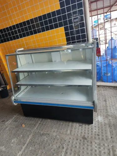 Balcão de frios.