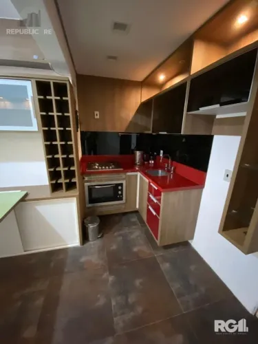 APARTAMENTO STUDIO MOBILIADO NO BAIRRO CIDADE BAIXA.