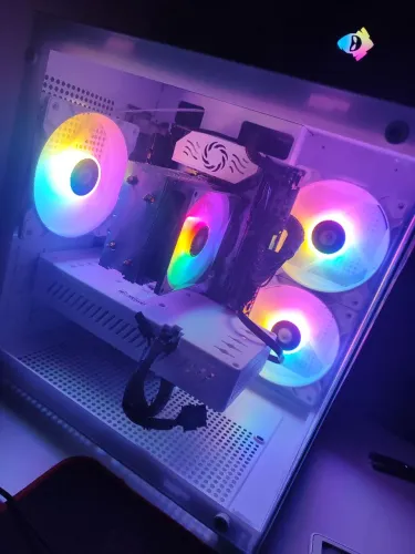 PC GAMER + MONITOR DE BRINDE