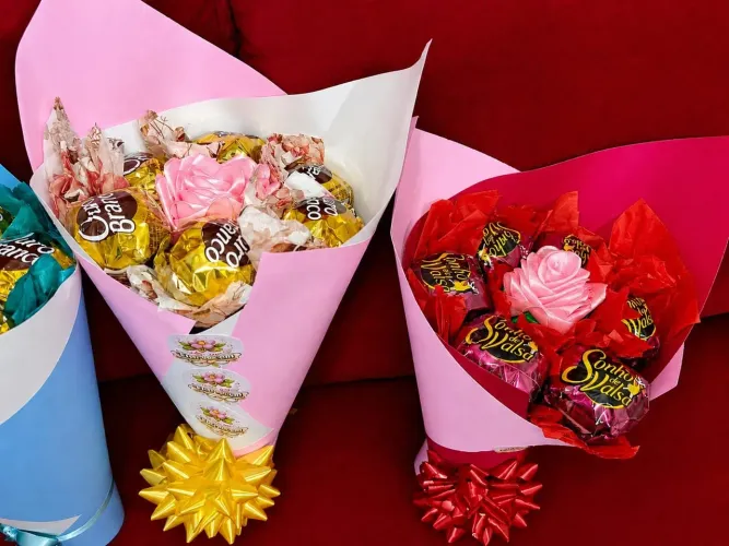 Buquê,chocolate,l+rosas 