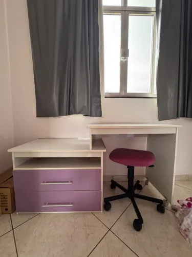 Escrivaninha Retrátil com cômoda infantil 