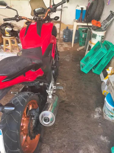 Nc700 toda filé moto de uso pessoal sem máscara sem nada p fazer só rodar 