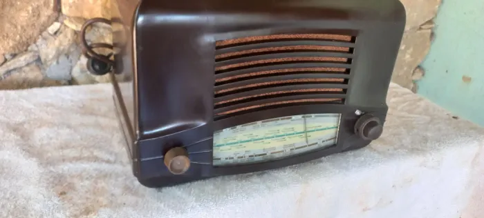 Radio antigo valvulado conssor