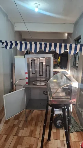 Vende se carrinho de churrasco grego com acessórios juntos 