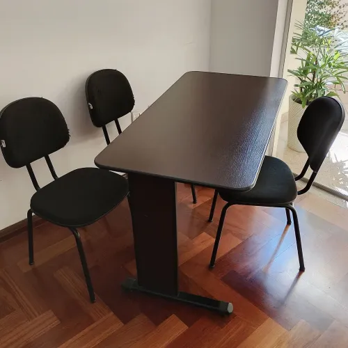 Mesa escritório com 3 cadeiras