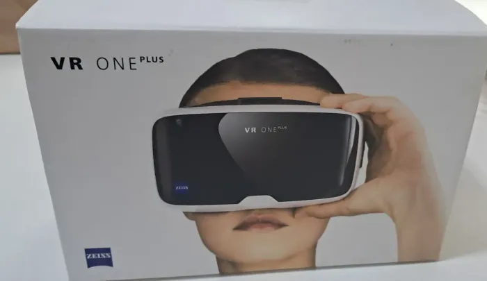 Óculos de Realidade Virtual ZEISS VR ONE Plus