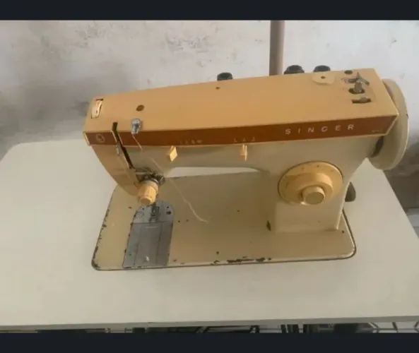 Máquina de costura singer com móvel 