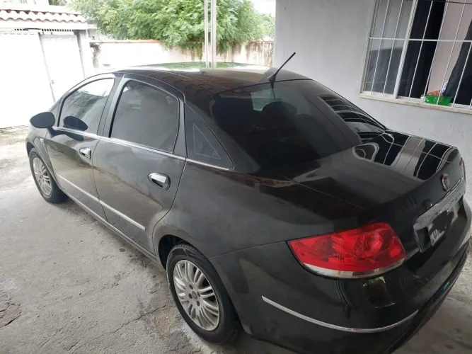 Fiat Linea Essence 1.8 Flex 16V 4P 2015