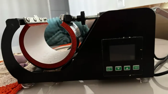 Máquina de estampar canecas