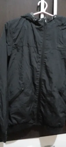 Blusa corta vento semi nova