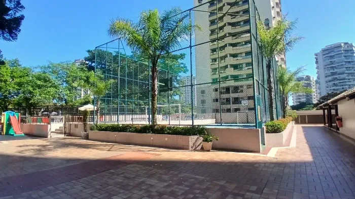 Apartamento com Varanda | 2 Quartos | Condomínio North Coast | Próx. Bosque Marapendi