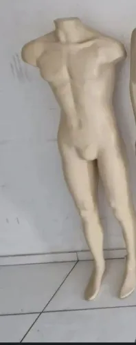 Maniquim masculino sem cabeça