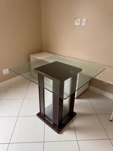 Mesa de Jantar 4 lugares tampo de vidro