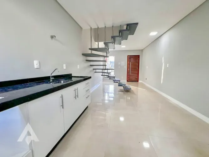 Sobrado com 2 dormitórios para locação por R$ 2.300,00 - Bairro Velha Central - Blumenau/S