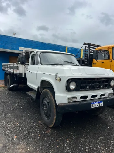 Vendo ou troco D 60 motor Mercedes