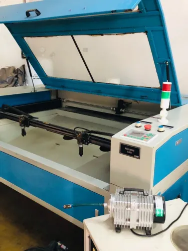 Maquina Corte a laser CNC 1600mm Similar Futurize Tecido