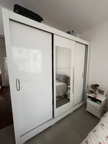 VENDO ARMÁRIO DE CASAL 3 PORTAS