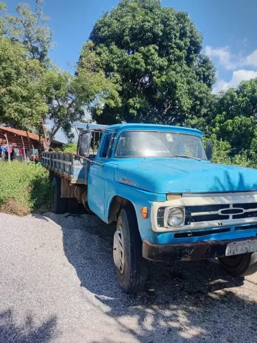 Vendo caminhão f600