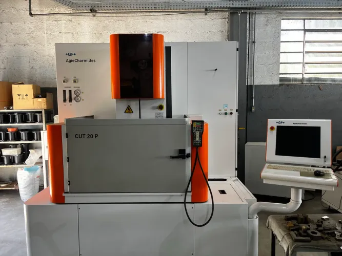 Máquina erosão a fio CUT 20 charmiles