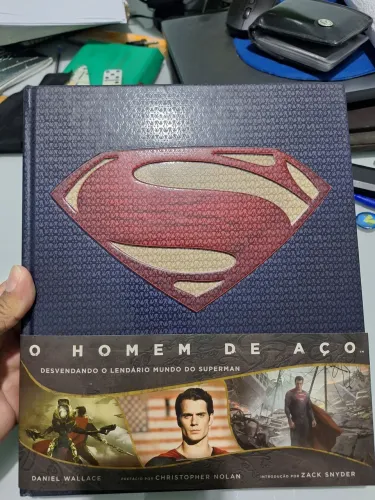 Livro O Homem de Aço: Desvendando o Lendário Mundo do Superman - Capa Dura / Ilustrado
